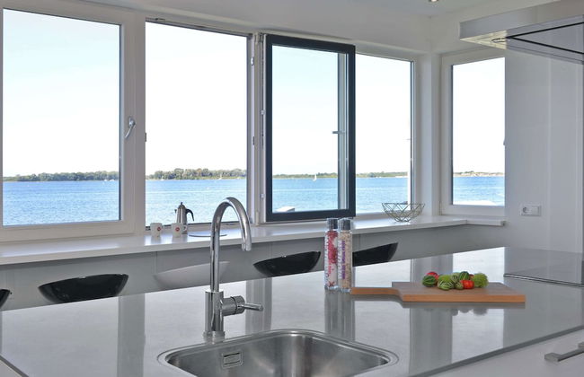 Waterfront Penthouse With Roof Terrace and Private Jetty - Foto 24