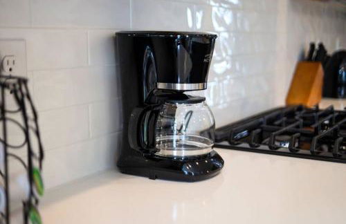 Two Townhomes - Hot Tubs and Rooftop Balconies - Foto 52