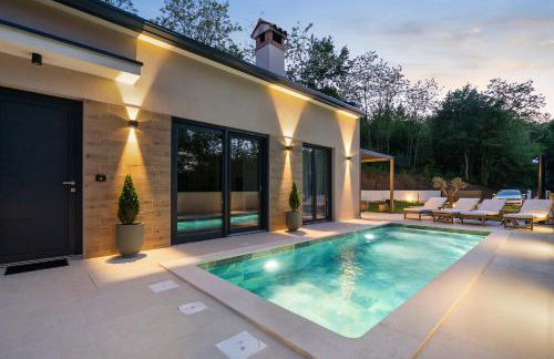 Charming Villa Harmonia with Heated pool and Indoor Jacuzzi surrounded by nature - Photo 4