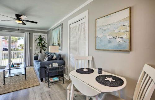 Walk to Surfside Beach Studio with Covered Balcony - Foto 11