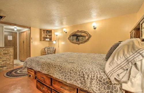 Cozy Home with Hot Tub Half Mi to Salmon River! - Foto 18