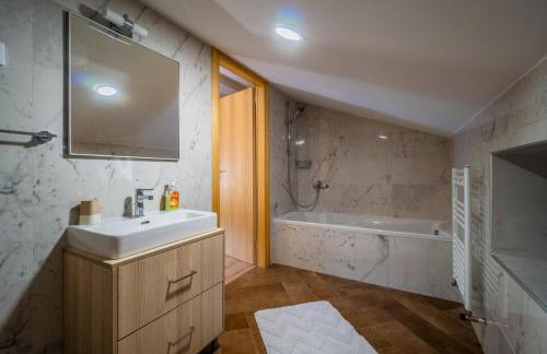 LUXURY VILLA ON SPACIOUS PRIVATE PROPERTY - Photo 40