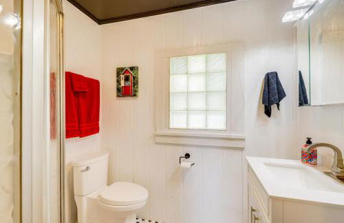 Homey Cottage with Sunroom and Smart TV! - Foto 21