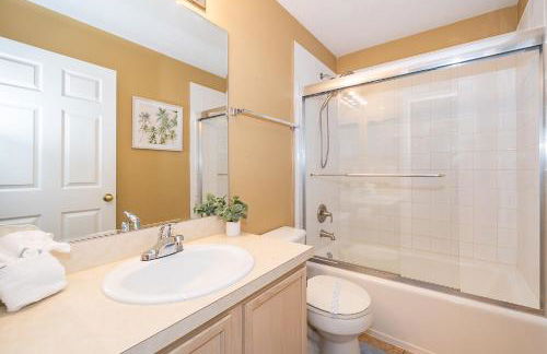 Family-Friendly 5-Bedroom Home With Pool Near Disney - Foto 28