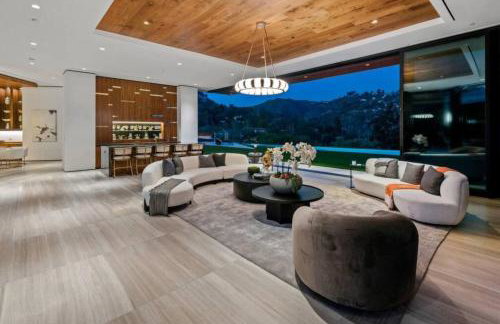 Luxurious 5BR Villa in BH with Pool, Theater, and Views - Foto 14