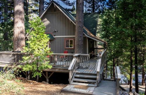 The Mighty Pines Retreat + Large Patio + BBQ+View! - Foto 1