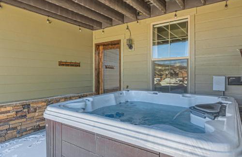 Private Hot Tub, Close to Resorts - Private Hot Tub - Close to PC, Mountain Mansion Family Getaway - Photo 35
