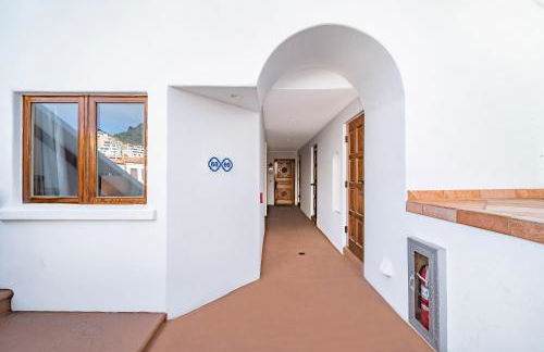 10-Star Property! Premium Ocean Views, Immaculate Corner Condo with Fireplace, New Golf Cart - Foto 20