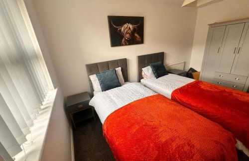 5 bedroom 3 Bathroom townhouse,Parking, Netflix, Pool table, Wifi,Nr Sandwell Hospital and train station - Foto 9