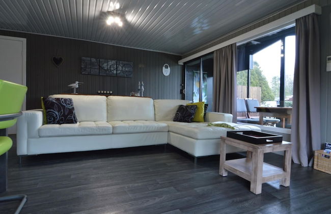 Modern Waterfront Chalet - Photo 9