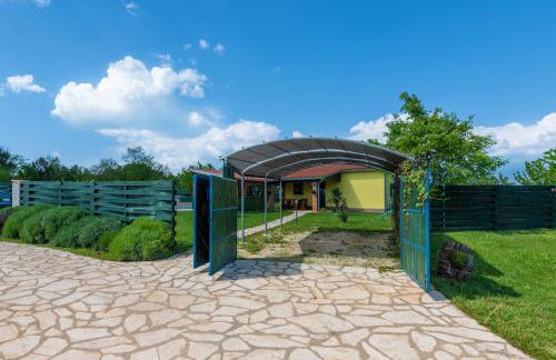 Villa Vrt, a private and fully fenced forest retreat - Photo 5