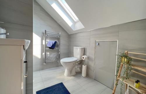 Heartland House, 7 Spacious Bedrooms Sleeps 4 plus, near NEC, JLR,BHX - Foto 24