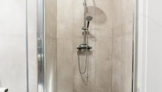 Warta River Glamour Apartment by BookingHost - Foto 5, Shower