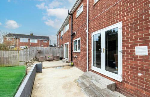 Stunning Bishop Auckland House with 5-bedrooms & 8 Beds Sleeps 12 with Free Parking by PureStay - Foto 72