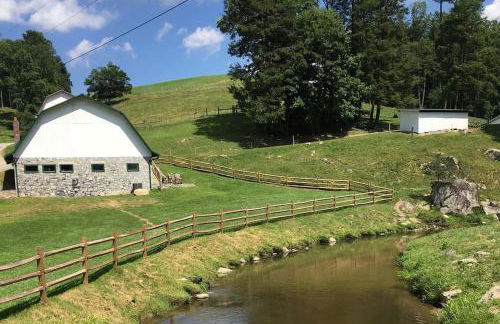 Petting Zoo! Hot Tub, 15 acres, stream & Romance! - Foto 66