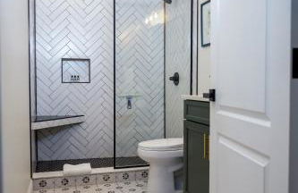 New Farmhouse, King Beds, Game Room, Hot Tub & View! - Foto 71