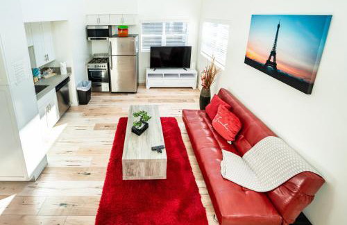 Modern 3 Bedroom 3 Level Loft in Hollywood Sleeps 10 Free Gated Parking Full Kitchen - Photo 9