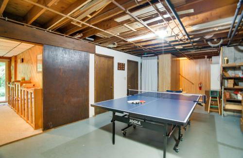 Deck and Grill, Walk to Beaches! Falmouth Retreat - Foto 34