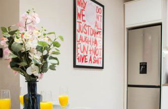 Spacious 3-Bed Retreat - Modern & Super Central - Foto 25