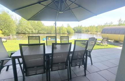 Ferienhaus Deluxe, direkt am See, mit hauseigener Panorama Außensauna, zwei Badezimmern, Tretboot, Kamin, in direkter nähe zum Kinderspieleparadies sowie Reit- und Ponyhof, 1 bis 8 Personen - Photo 6