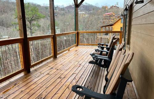 * * 4 Master Bedrooms, Views, Theater, Arcade, EVC - Photo 10