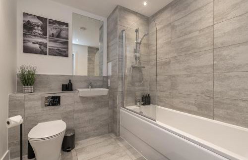 Luxury Apartment-Free Parking-Central Location-Close To Airport, Station & Centre - Foto 4