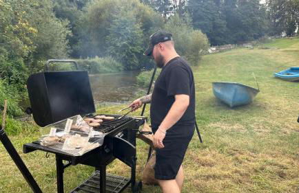 Hertford farm Woodland cabin pet friendly firepit bbq - Foto 60