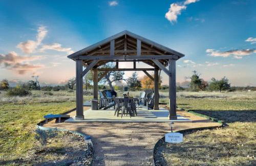 Wine Country Cottage With Scenic Hill Country Views - Photo 24