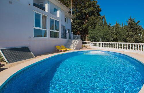 Heated pool and fantastic views BBQ Beach 5 mins - Photo 44