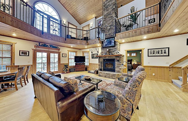 Round House on Round Lake - Photo 19