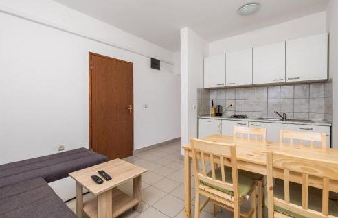 3 Bedroom Cozy Apartment In Prizna - Photo 5