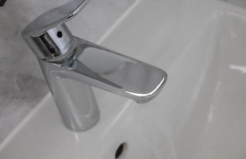 Serviced Apartment in Lanarkshire Close to M8 M74 with Free Parking - Long Stays Available - Foto 17