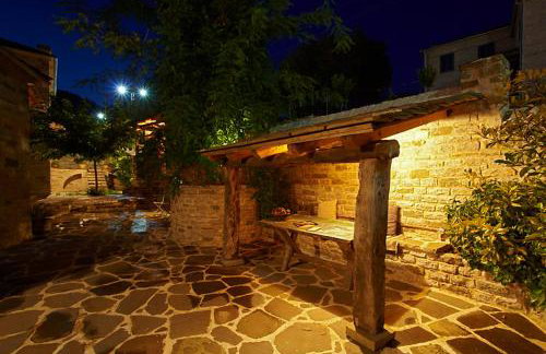 Astra Inn - Photo 17