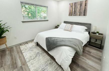 Relax Modern 3BR 2Bath - NW Austin, Sleeps 10 - Photo 27