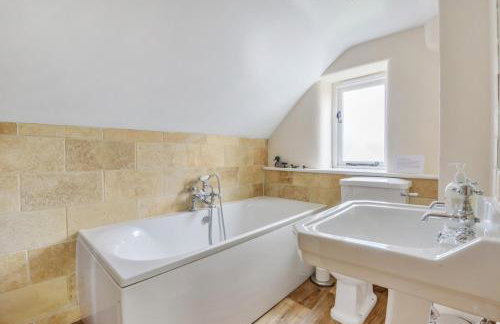 Luxury Farmhouse Retreat with Private Hot Tub & EV - Foto 9