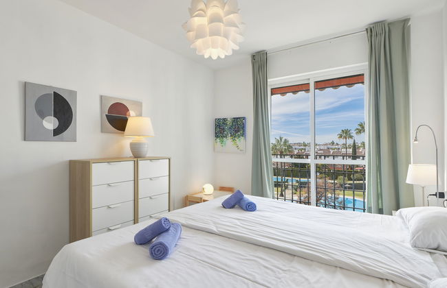 2 bedroom Apartment in Marbella with swimming pool and garden - Photo 15