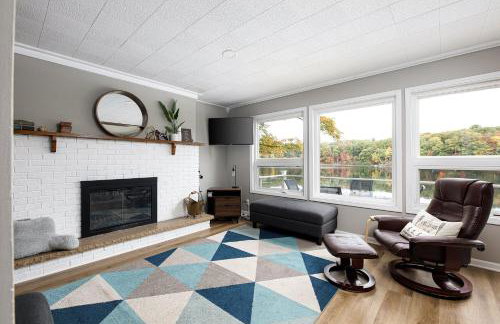 Bryan Lake Oasis in Downtown Lake Ann - Foto 44