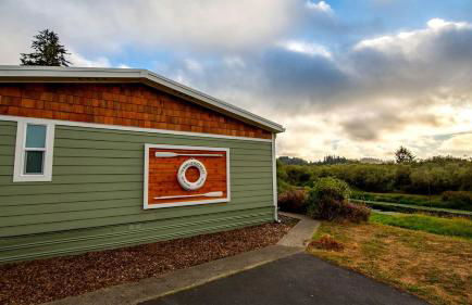 Cozy Waterfront Cottage with Hot Tub in Lakeside, Oregon - Foto 7