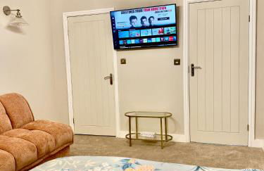 Double Deluxe Centre Apartment- Free Parking - Self Check-In - Cctv - Foto 2
