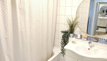 Large Central Apartment - MODERN & Fully Equipped - near fair - Foto 4