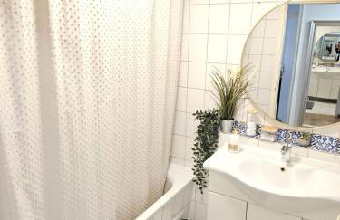 Large Central Apartment - MODERN & Fully Equipped - near fair - Foto 7