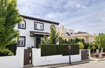 Extraordinaria Villa con piscina y chimenea - Photo 2