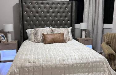 Large Five Bedroom house with outdoor patio with Jacuzzi and television! - Foto 46