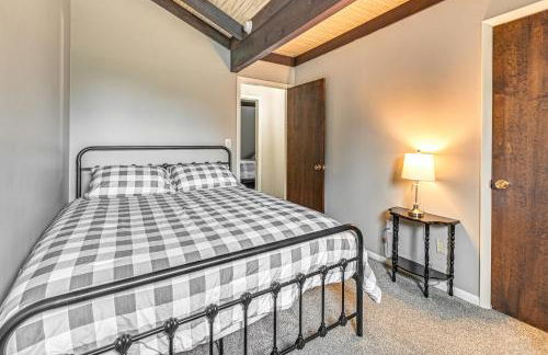 Newcomb Retreat with Mountain Views and Fire Pit! - Foto 19