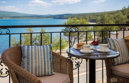 Seafront Villa Noah with heated pool - Foto 17