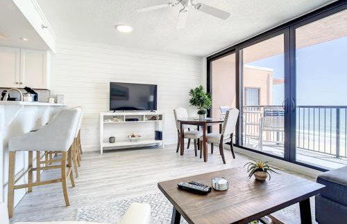 Oceanfront Sunrise Overlooking Pool Walk to shopping dining Sunrise 805 - Foto 3