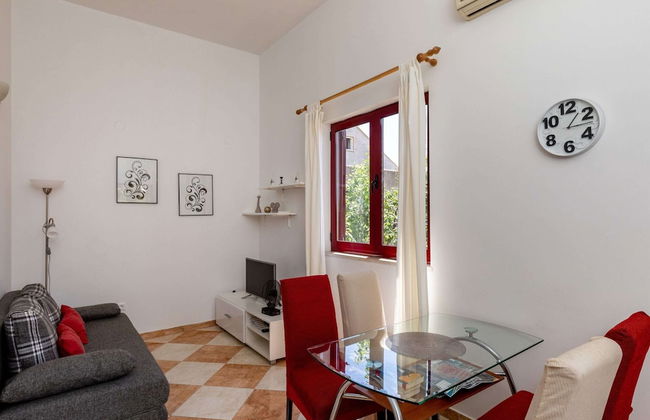 Apartments Franka - One Bedroom Apartment With Terrace and Garden View - Photo 11