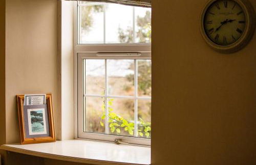 Beautiful spacious old schoolhouse with stunning sea views and beach nearby - Foto 7