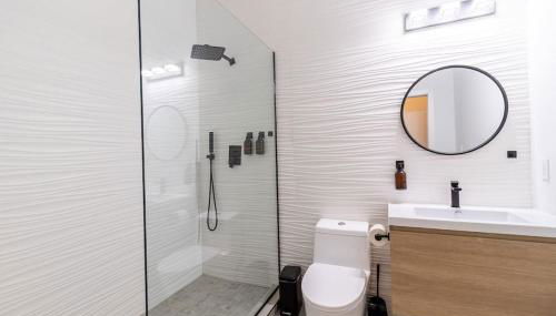 Thena Hotel 2nd Floor Studio Unit4 - Photo 3, towels, Shower