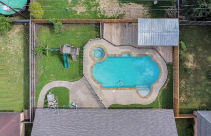 Backyard Oasis-Pool & Grill-Heart of Friendswood - Foto 5